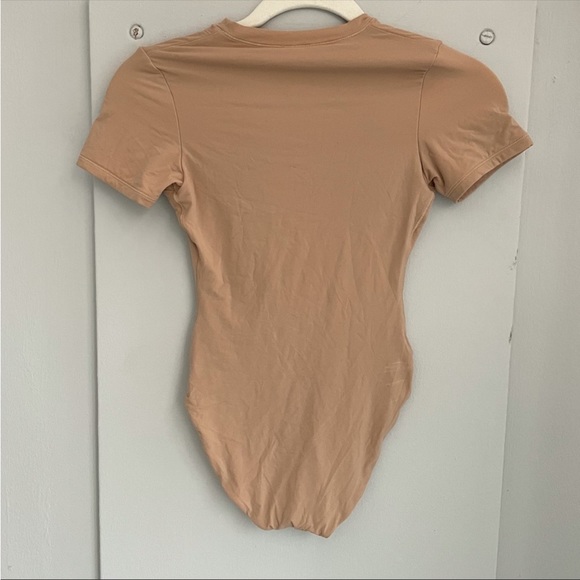 NWT SKIMS fits everybody tshirt bodysuit - Picture 5 of 6
